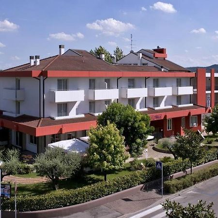 Hotel Lo Zodiaco Абано Терме Екстериор снимка