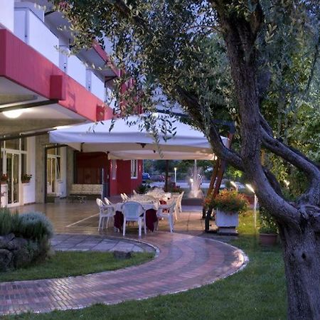 Hotel Lo Zodiaco Абано Терме Екстериор снимка