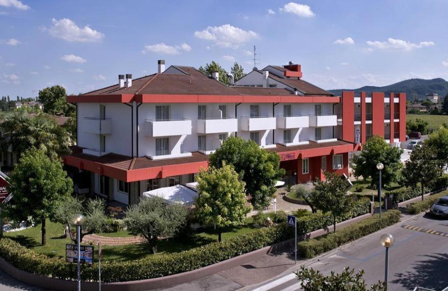 Hotel Lo Zodiaco Абано Терме Екстериор снимка