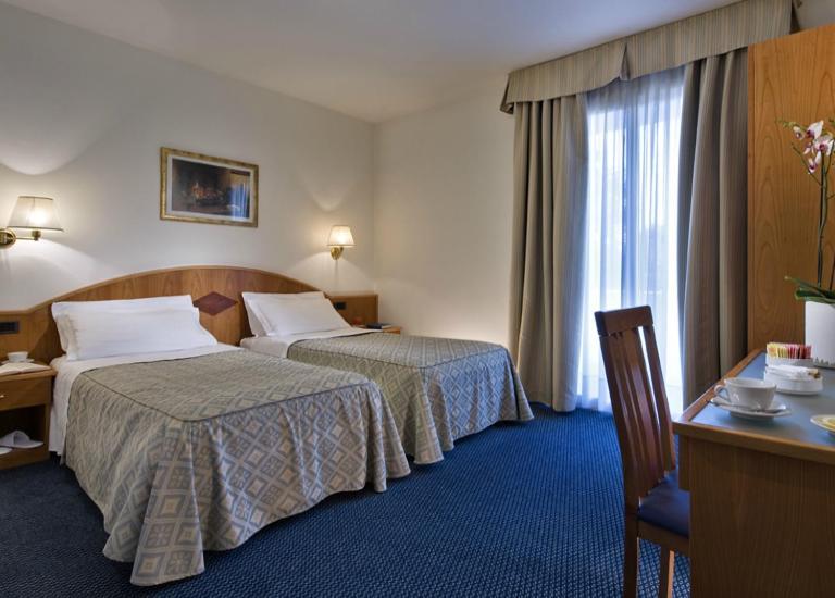 Hotel Lo Zodiaco Абано Терме Екстериор снимка